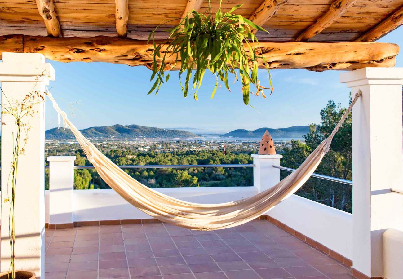 Hängematte in der Villa Casiopea mit Blick auf Formentera