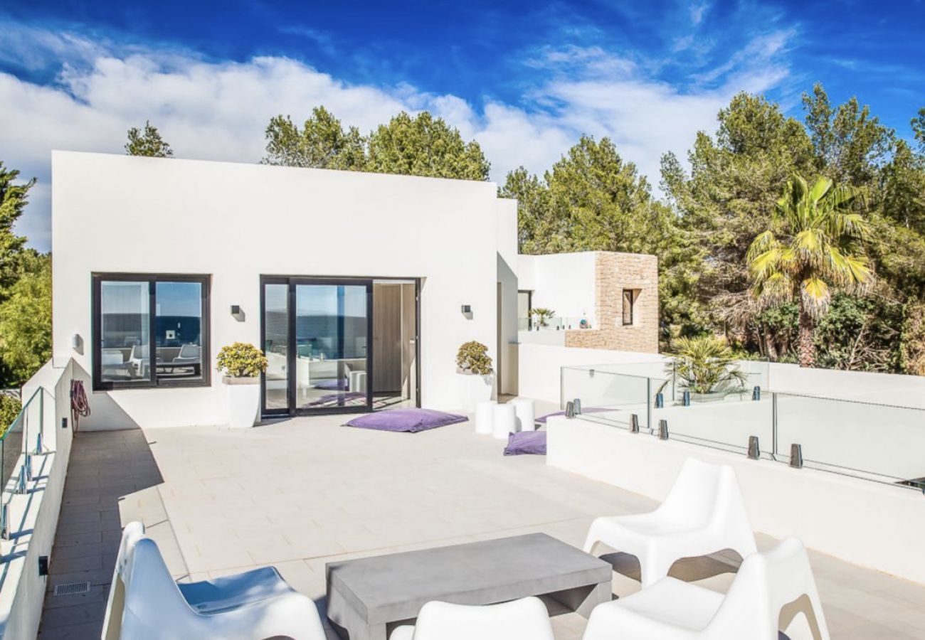 Villa in Santa Eulària des Riu - VILLA ALGARROBOS