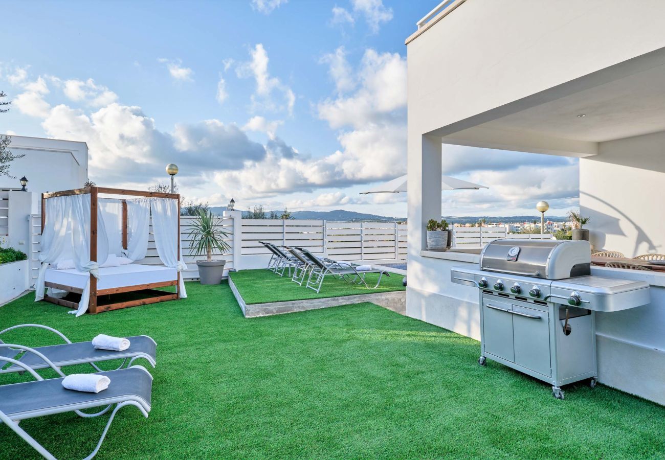 Grillplatz mit atemberaubender Aussicht in der Villa Romeo auf Ibiza