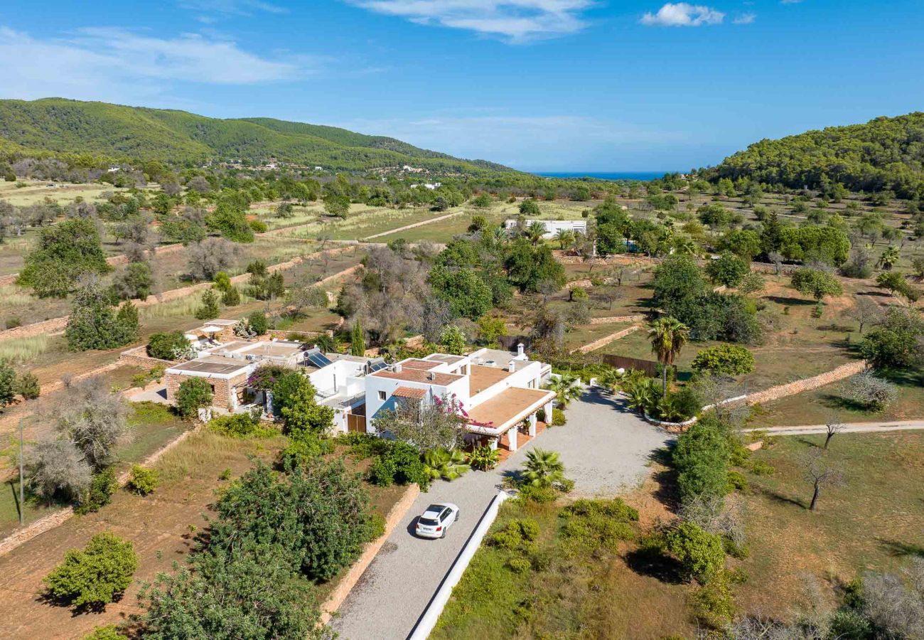 Landhaus in San Carlos/ Sant Carles de Peralta - CAN WHITE