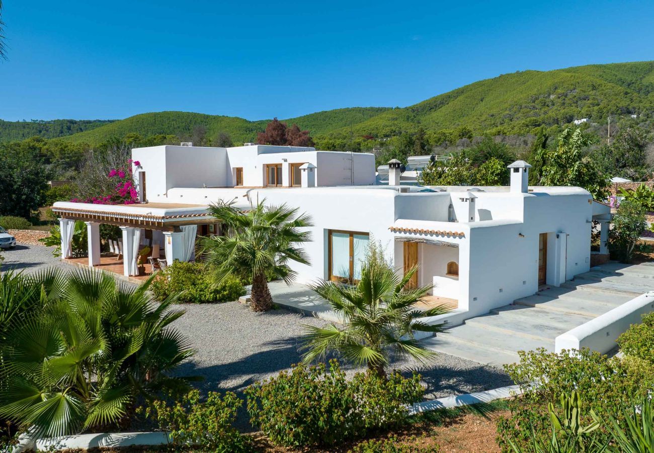 Landhaus in San Carlos/ Sant Carles de Peralta - CAN WHITE