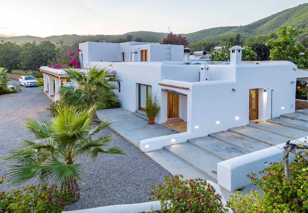 Landhaus in San Carlos/ Sant Carles de Peralta - CAN WHITE