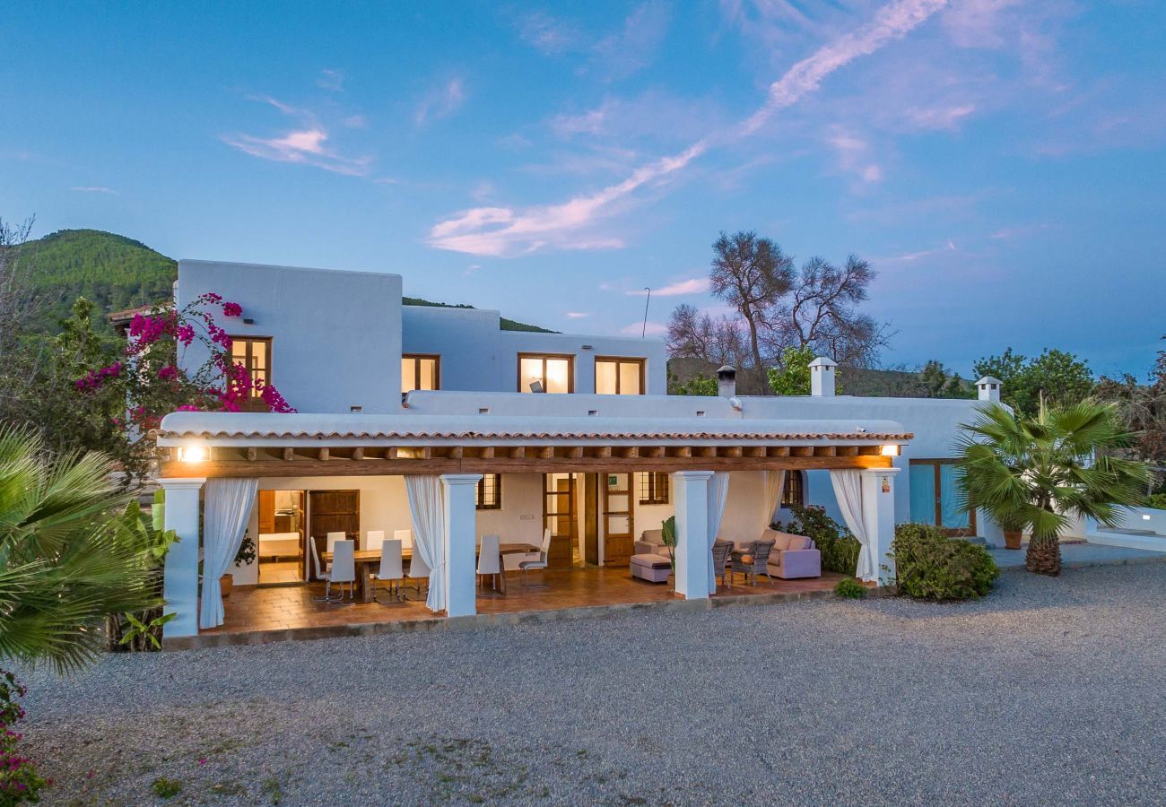 Landhaus in San Carlos/ Sant Carles de Peralta - CAN WHITE