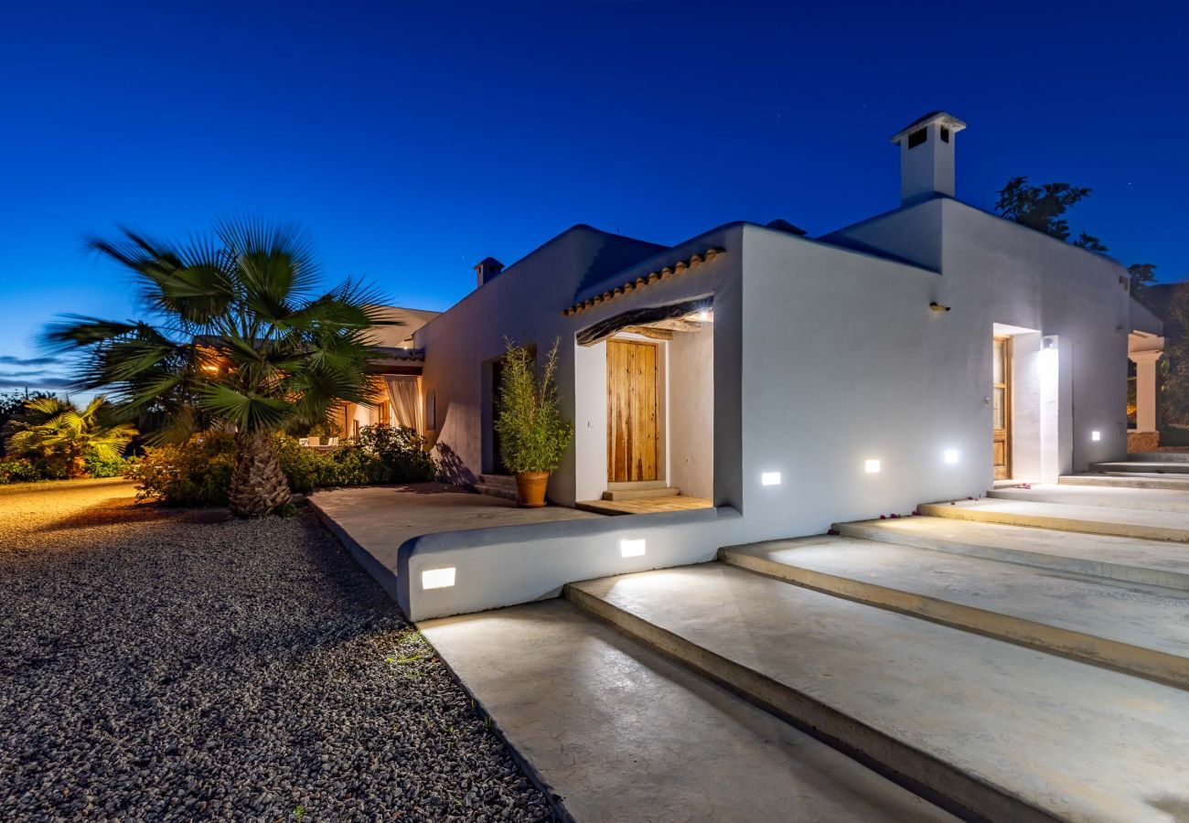 Landhaus in San Carlos/ Sant Carles de Peralta - CAN WHITE