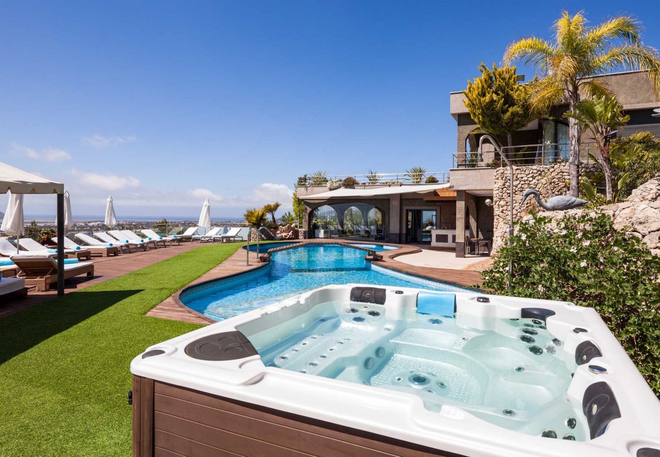 Jacuzzi et piscine privée à la Villa Fuente de Ibiza